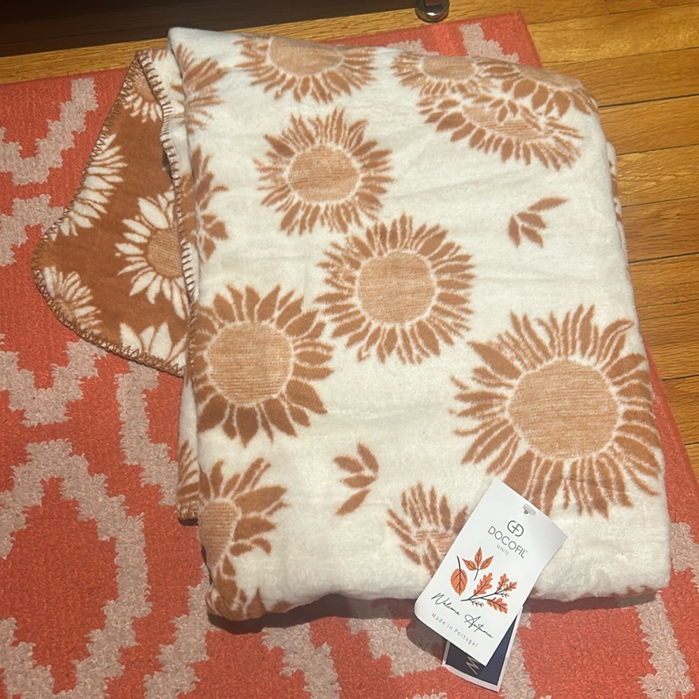 Docofil Sunflower Reversible Throw Blanket